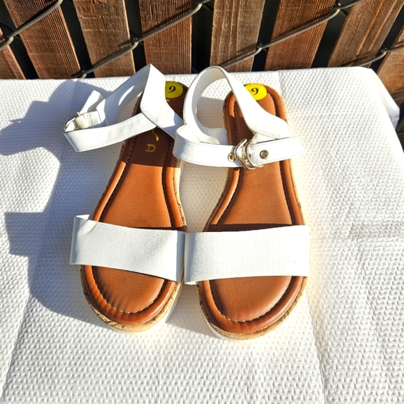 New Unisa Sandals Women's Size 9 - Picture 3 of 16